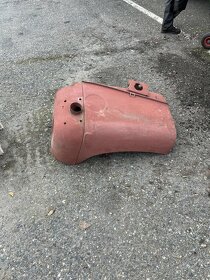 prodám přední levý blatnik Tatra 148 - 2