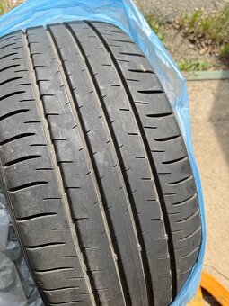 Pneu Dunlop 245/45 R21 - 2