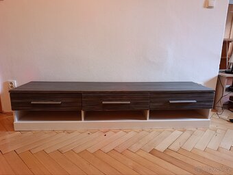 Skříňka pod TV - 2