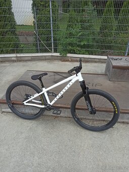 Commencal Absolut Pike 2025 Top stav - 2