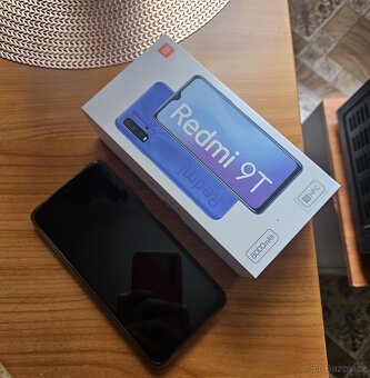 Mobilní telefon. - 2