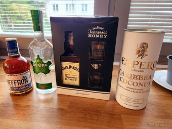 Alkohol vodka, rum, whiskey 0,7 alcohol, tvrdy - 2