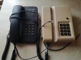 staré telefony. - 2