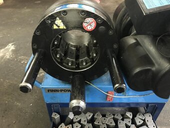 FINN POWER P20 CS 30 12V hydraulický lis na hadice Lis na ha - 2