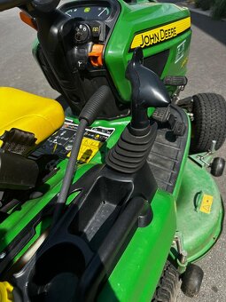 Profesionální žací traktor JOHN DEERE X950R - 2