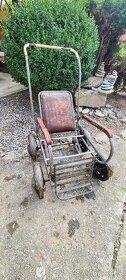Starý funkční kočárek k renovaci - 2