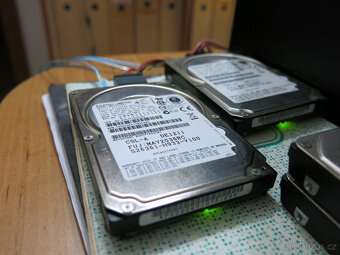 prodám pevné disky 36GB SAS 2.5" HDD Fujitsu model MAY2036R - 2