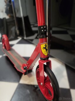 Skládací koloběžka FERRARI, červená, kola 200 mm - 2