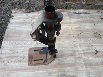 Litinový držák vrtačky - 2