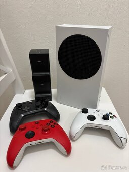 Prodám Xbox Series S 512 GB – s příslušenstvím - 2