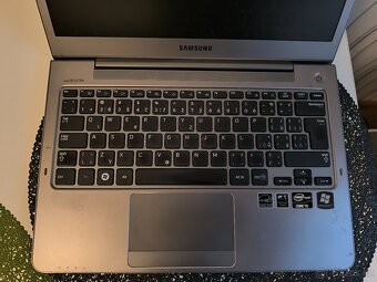 Samsung 530U - 2
