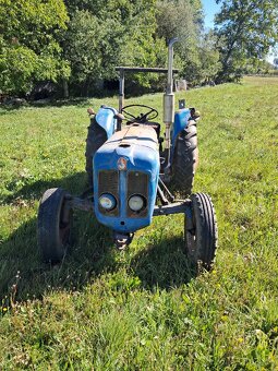 Traktor Fordson Dexta - 2
