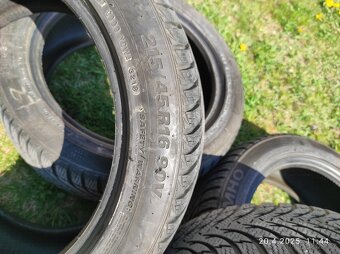 Prodám sadu zimních pneu Kumho Wintercraft 215/45 R16 - 2