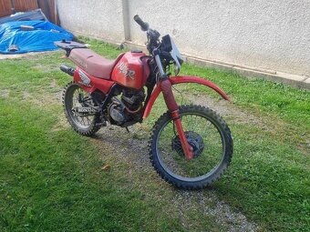 Nabízím k prodeji moto Honda xlr 125 bez tp - 2
