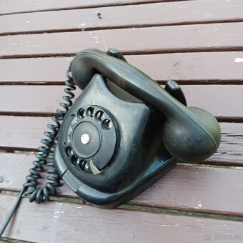 Starý telefon - 2