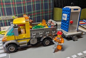 LEGO CITY 60073 dodávka s kadibudkou - 2