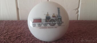 STARÁ PORCELÁNOVÁ DVEŘNÍ KLIKA S MOTIVEM ITALSKÉ LOKOMOTIVY - 2
