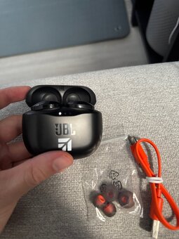 JBL sluchátka - 2