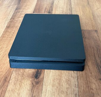 Sony Playstation 4 Slim (CUH-2216A) 500 GB černá - 2