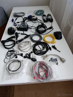 Směs cabelů k PC nabíječka,redukce, sluchátka atd .. - 2