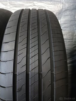 Sada letních pneu 215/60/17.Goodyear. - 2