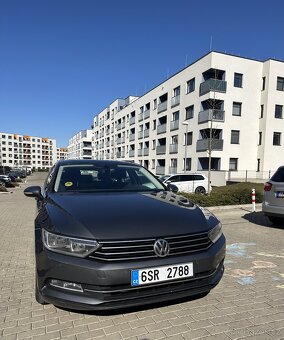 VW Passat B8 Highline Panoramatická střecha, navigace, plná - 2