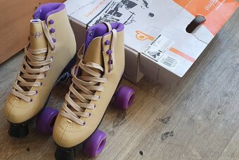 kolečkové brusle Playlife TOP STAV vel.38 - 2