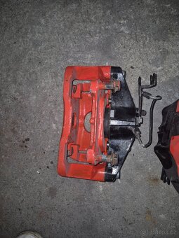 Prodám přední třmeny kotouč 320 mm A4 b6/b7 - 2