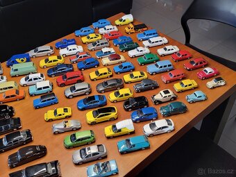 Prodám sbírku modelů aut a autobusů 176 ks. - 2