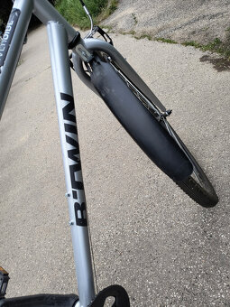 DÁMSKÉ KOLO B-TWIN Riverside pro výšku 165-175cm plášť38-622 - 2