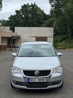 Volkswagen Touran 2.0 TDI DSG 7 Míst - 2