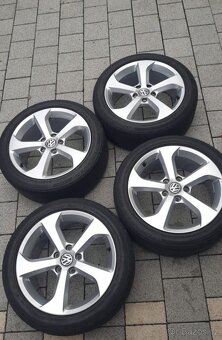 Alu kola vw 5x112 r17 7,5j et49 letni pneu 225/45/17 - 2