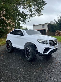 Elektrické autíčko Mercedes GLC 63S 4x4 bílé - 2