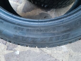 zimní pneu 245/45 R18 RFT - 2