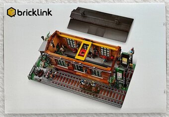 LEGO Bricklink 910033 Old Train Engine Shed - 2