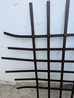 Železná mříž - velmi pěkná c. nabídněte - 2