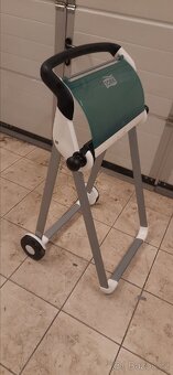 Mobilní stojan na podlahu TORK pro velké a malé role W1

 - 2