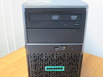 prodám server HP Hewlett-Packard - 2