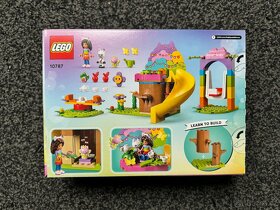 LEGO® Gabby’s Dollhouse 10787 Zahradní párty Víly kočičky - 2