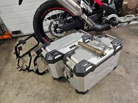 Honda CRF 1000 Africa Twin rok 2021  - jen 11tis km - 2