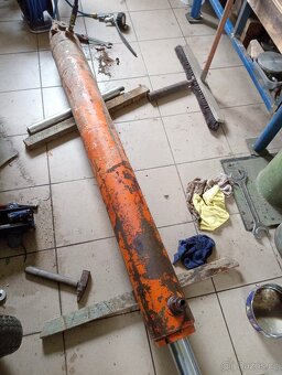 Hydraulicky valec - 2