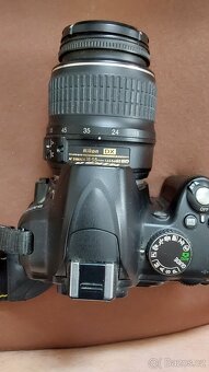 Zrcadlovka nikon D3000 s objektivem.32Gb karta,brašna. - 2