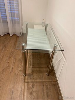 Skleněný jídelní stůl - 2