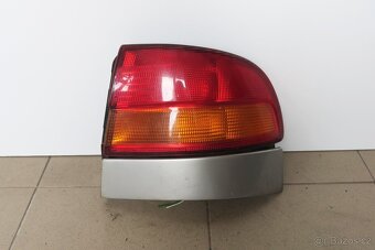 Zadní světla Toyota Carina - 2