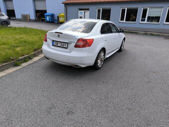 Suzuki Kizashi 2.4 131kW - 2
