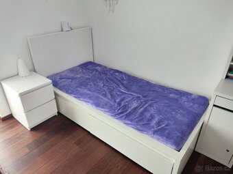 Prodám dětský nábytek – postel, psací stůl a knihovnu - 2