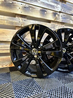 Volkswagen Passat B7, B8 - originální ALU disky 5x112 R18 - 2