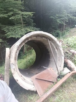 Prodám betonovou skruž velká 2m nabídněte - 2
