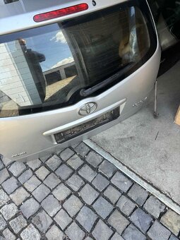 Toyota Corolla Verso- zadní víko kufru - 2