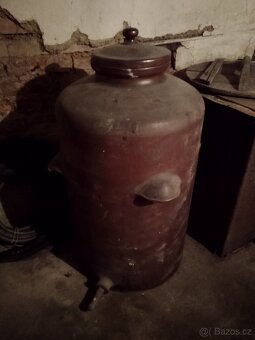 Kameninová nádoba na víno - 2